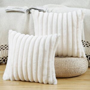 Madizz : Lot de 2 Housses de Coussin en Fausse Fourrure Douce 45×45 cm Blanc Crème